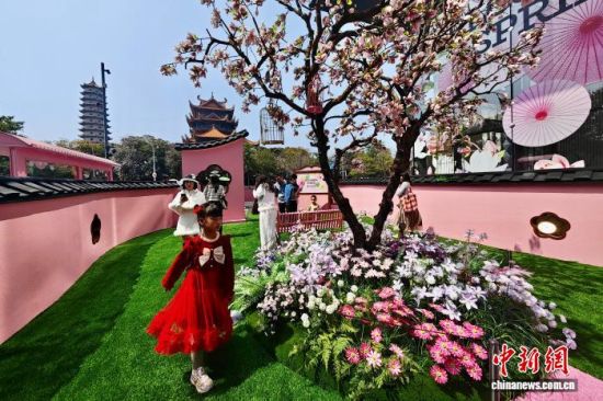 3��22�գ��������ݣ�������һ���üٻ�װ����˹��쾰�������档��������� ������ ��