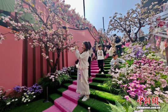 3��22�գ��������ݣ�������һ���üٻ�װ����˹��쾰�������档��������� ������ ��