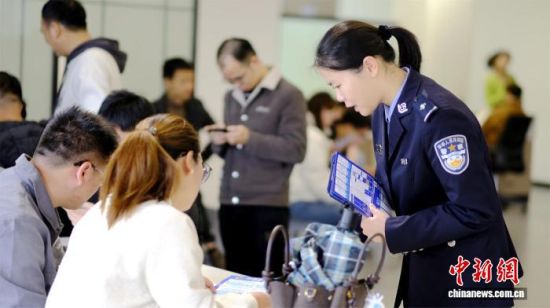 ͼΪ�����й�����ͬ���־ֺ����ɳ�����������ҵ��չ��թ�����������й����� ��ͼ