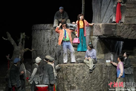 ¡¡¡¡»°¾ç¡¶Æ½·²µÄÊÀ½ç¡·¾çÕÕ¡£ ¡¡¡¡»°¾ç¡¶Æ½·²µÄÊÀ½ç¡·¾çÕÕ¡£