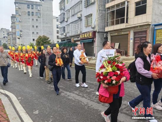 ͼΪ̨ÍåÕû¯ÏØÌïÖÐÕòÉÆµÂ̳ͯ½øÏãÍŹ§ÇëÂè׿ÉñÏñ¸°Ï¼ÆÖ½øÏã½»Á÷¡£³Â½Ü ¹©Í¼ ͼΪ̨ÍåÕû¯ÏØÌïÖÐÕòÉÆµÂ̳ͯ½øÏãÍŹ§ÇëÂè׿ÉñÏñ¸°Ï¼ÆÖ½øÏã½»Á÷¡£³Â½Ü ¹©Í¼