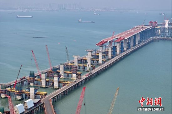 3月29日,厦金大桥(厦门段)工程建设如火如荼。(无人机照片)中新社记者 王东明 摄 3月29日,厦金大桥(厦门段)工程建设如火如荼。(无人机照片)中新社记者 王东明 摄