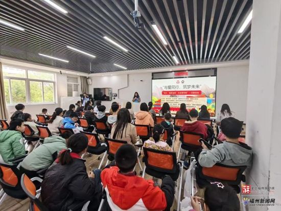 ���������������������衱һ��μӻ���и�����ͼ