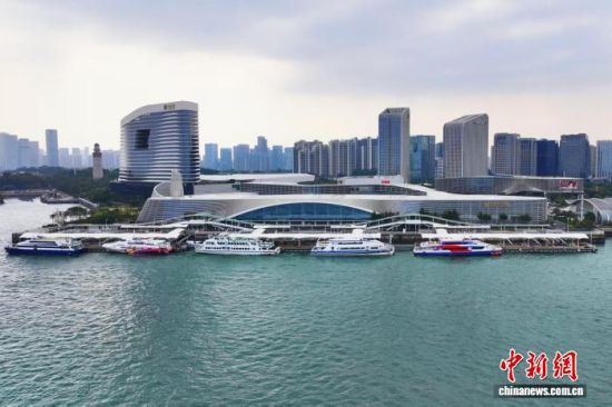 4��1�գ��ý�С��ͨ�����˺����ۼƳ��뾳�ÿ���ͻ��2400���˴Ρ����¶��� ��