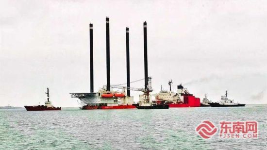 4��1�գ���������뾳�߷����վ�໤�£�����ӥ���ְ�Ǳ�����ڡ������ϡ���ʢ287��ƽ̨��ͣ����������1��ê�غ��档