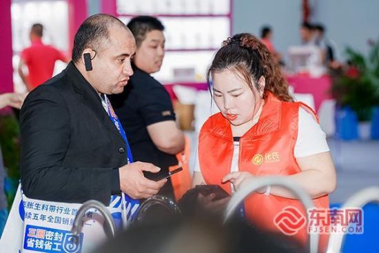 展会吸引不少境外客商前来。主办方 供图 展会吸引不少境外客商前来。主办方 供图