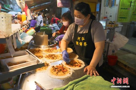 4��1�գ�̨�����˽��г��ڣ����������������Ĺ�����Ա�����õ��������ڱ�Ƥ�ϡ���������� ����� ��