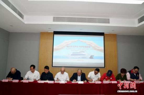 3ÈÕ£¬¡¶Ïýðº½Ïß¿ÍÔ˰²È«Ö÷Ìå¶àÔªÈÚÖÎÊØÔò¡·ÔÚÏÃÃÅÎåͨÂëÍ·Ç©Ê𡣡¡(ÏÃÃź£ÊÂ¾Ö ¹©Í¼) 3ÈÕ£¬¡¶Ïýðº½Ïß¿ÍÔ˰²È«Ö÷Ìå¶àÔªÈÚÖÎÊØÔò¡·ÔÚÏÃÃÅÎåͨÂëÍ·Ç©Ê𡣡¡(ÏÃÃź£ÊÂ¾Ö ¹©Í¼)