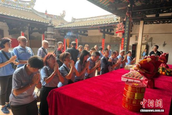 4ÔÂ2ÈÕÖÁ9ÈÕ£¬ÂíÀ´Î÷ÑÇѩ¡ÀîÊÏ×ÚÇ×»á»á³¤ÀîÅ໪ÂÊ×ÚÇ×Ò»Ðи°¸£½¨¿ªÕ¹ÇåÃ÷¼À׿¼°¿¼²ì½»Á÷»î¶¯¡£Í¼Îª4ÈÕÀîÊÏ×ÚÇ×Ò»ÐÐÔÚÚ¯°²ÏؼÀ׿¡£ÉòÍñÁá Éã 4ÔÂ2ÈÕÖÁ9ÈÕ£¬ÂíÀ´Î÷ÑÇѩ¡ÀîÊÏ×ÚÇ×»á»á³¤ÀîÅ໪ÂÊ×ÚÇ×Ò»Ðи°¸£½¨¿ªÕ¹ÇåÃ÷¼À׿¼°¿¼²ì½»Á÷»î¶¯¡£Í¼Îª4ÈÕÀîÊÏ×ÚÇ×Ò»ÐÐÔÚÚ¯°²ÏؼÀ׿¡£ÉòÍñÁá Éã