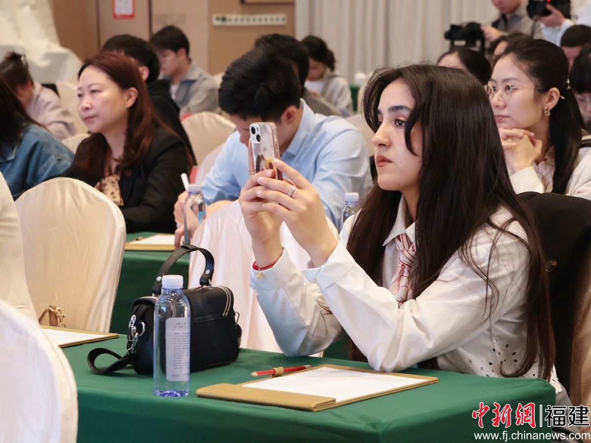 ¡¡¡¡Í¼ÎªÖа¢ÎÀÊÓÖ÷³ÖÈ˰¢Ë¼Âê²Î¼ÓÖÐÐÂÉç¡°È«ÇòÈÚýÌå±à¼ÊÒ¡±ÏßÏÂÅàѵôßÖа¢ÎÀÊÓ¡¶ÎÄ»¯Öйú¡¤ÄþµÂ¡·Æô¶¯ÒÇʽ¡£ÖÐÐÂÍø¼ÇÕß Ò¶Ã¯ Éã ¡¡¡¡Í¼ÎªÖа¢ÎÀÊÓÖ÷³ÖÈ˰¢Ë¼Âê²Î¼ÓÖÐÐÂÉç¡°È«ÇòÈÚýÌå±à¼ÊÒ¡±ÏßÏÂÅàѵôßÖа¢ÎÀÊÓ¡¶ÎÄ»¯Öйú¡¤ÄþµÂ¡·Æô¶¯ÒÇʽ¡£ÖÐÐÂÍø¼ÇÕß Ò¶Ã¯ Éã