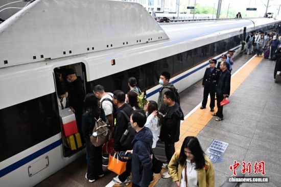 4��6�գ��������ݻ�վ�˳����е��ÿ͡���������� �ű� ��