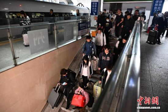 4��6�գ��³����ÿ��߳��������ݻ�վ����������� �ű� ��