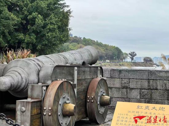 Á¢ÓÚÃö½¿ÚÇ°ÑØÅÚλµÄºìÒÄ´óÅÚ Á¢ÓÚÃö½¿ÚÇ°ÑØÅÚλµÄºìÒÄ´óÅÚ