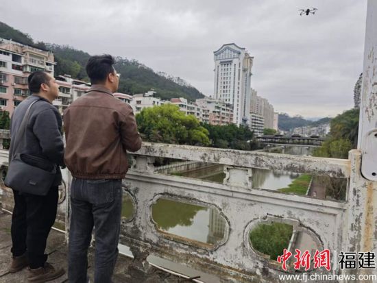 ͼΪÓÈÏªÏØºÓ³¤°ì¹¤×÷ÈËÔ±ÕýÔÚ¿ªÕ¹ÎÞÈË»úѲ²é¡£ÓÈÏªÏØºÓ³¤°ì ¹©Í¼ ͼΪÓÈÏªÏØºÓ³¤°ì¹¤×÷ÈËÔ±ÕýÔÚ¿ªÕ¹ÎÞÈË»úѲ²é¡£ÓÈÏªÏØºÓ³¤°ì ¹©Í¼