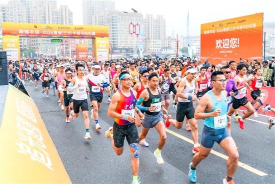 马拉松比赛现场。谢玲雄 摄 马拉松比赛现场。谢玲雄 摄