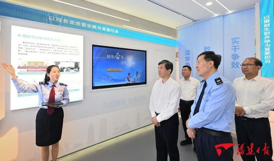 周祖翼在省税务局调研。 周祖翼在省税务局调研。