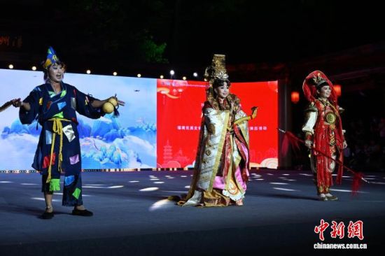 4��17������2026�긣��ʡ���þ��÷�չ��ῪĻʽ�ڸ������ݹųǾ��С�ͼΪ̨������԰Ϸ���ŵ���Ա���ݸ���Ϸ��������������ƽ������������� ���� ��