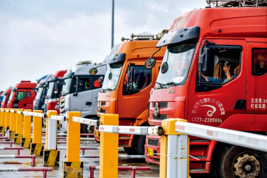 2021��10��7�գ��ں����º�����ͷ��һλ����˾���ڳ������ֻ���ʱ�䡣��Ӱ/�������� ���Ʒ�