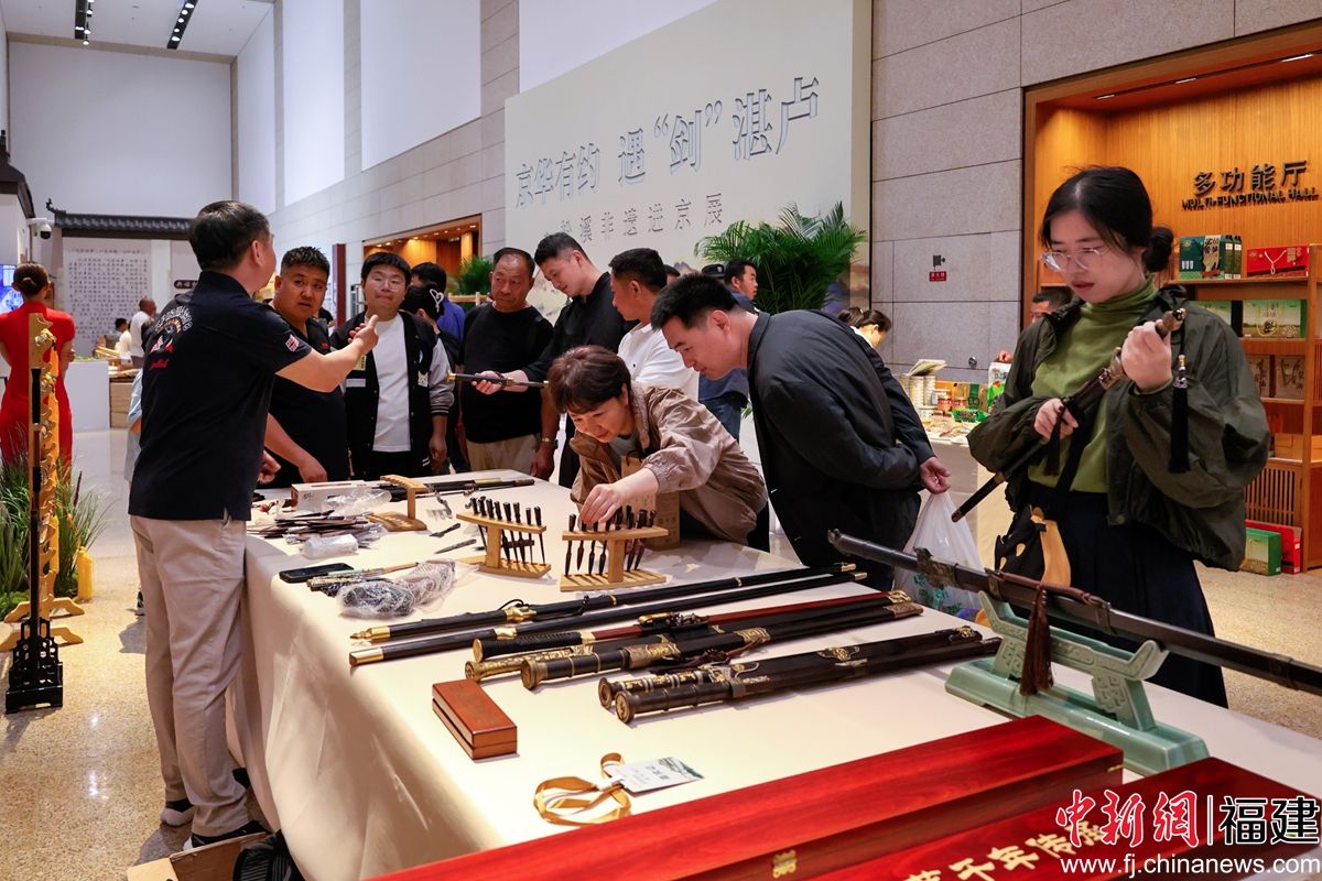 ��ֳ�չʾ��ʡ������տ¬�������켼�յ���Ϫ��ɫ������Ŀ�����췽��ͼ
