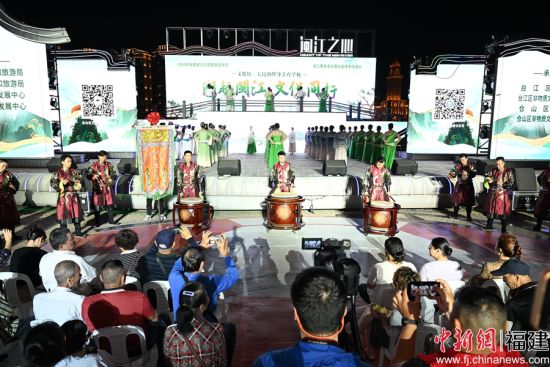 图为“文化馆:人民的终身美育学校”2026年福建省文化馆服务宣传周暨“潮起闽江·文化同行”闽江两岸文化馆分会场活动启动仪式现场表演。叶诚 摄 图为“文化馆:人民的终身美育学校”2026年福建省文化馆服务宣传周暨“潮起闽江·文化同行”闽江两岸文化馆分会场活动启动仪式现场表演。叶诚 摄
