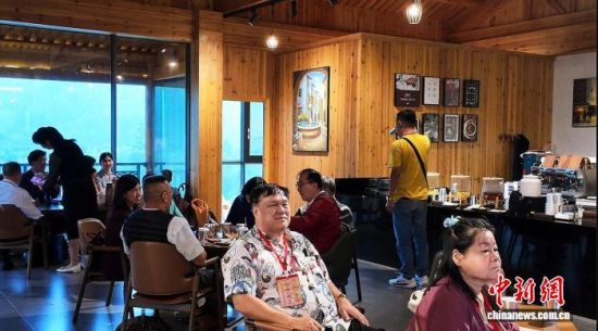 福州十邑乡亲代表参观考察佳垅村乡村振兴文旅项目。中新网记者 吕巧琴 摄 福州十邑乡亲代表参观考察佳垅村乡村振兴文旅项目。中新网记者 吕巧琴 摄