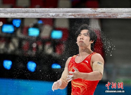 图为张博恒做赛前准备。中新社记者 王东明 摄 图为张博恒做赛前准备。中新社记者 王东明 摄