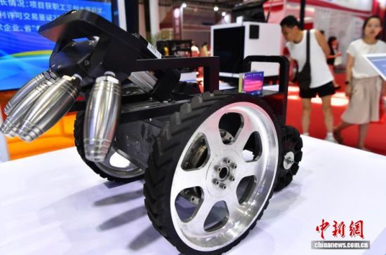 ͼΪ��ĥ��Ϳһ�廯�����������ڽ��׻���չʾ����������� �ű� ��