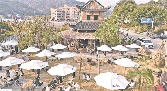 由老亭子改造而成的“库咖”格外热闹 由老亭子改造而成的“库咖”格外热闹