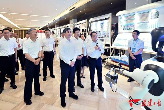 27日,与会人员参观全省深入践行大农业观大食物观成果展。 27日,与会人员参观全省深入践行大农业观大食物观成果展。
