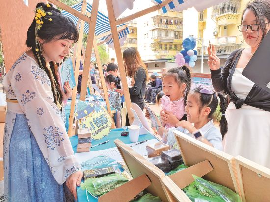 5��31�գ���¥��ˮ���ֵ����������ٰ조��һ�����껪���������Ӽ�ͥһͬ̽Ѱ����������(����������ͼ)