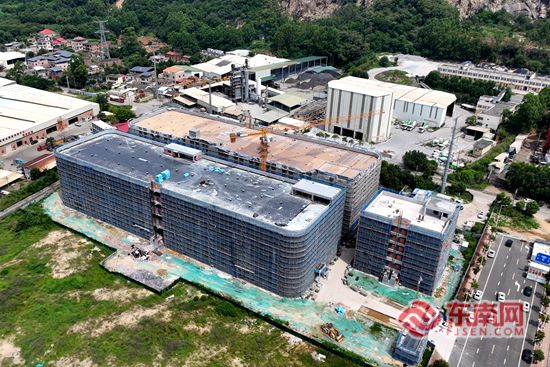 贤和薄壁塑料全装容器生产项目 叶建彬摄 贤和薄壁塑料全装容器生产项目 叶建彬摄