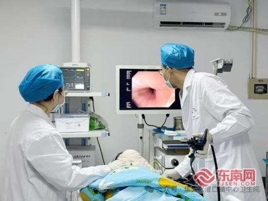 灌口镇中心卫生院医务人员为患者开展电子胃肠镜检查(集美区卫生健康局供图) 灌口镇中心卫生院医务人员为患者开展电子胃肠镜检查(集美区卫生健康局供图)