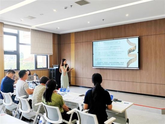 参赛选手进行项目路演 参赛选手进行项目路演