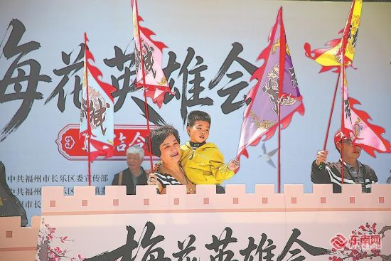 梅花英雄会文旅活动吸引了众多游客前来游玩。 梅花英雄会文旅活动吸引了众多游客前来游玩。