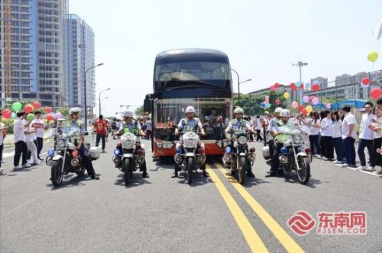 厦门警方组建32支护考小分队全力保障高考(厦门警方供图) 厦门警方组建32支护考小分队全力保障高考(厦门警方供图)