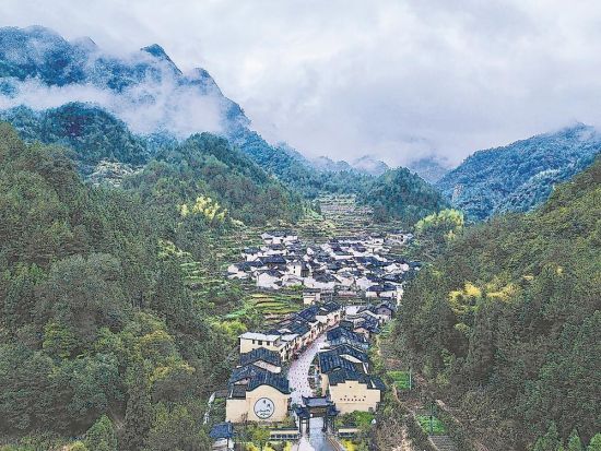 在返乡青年的带动下,常源村盘活资源,变成人气兴旺的金牌旅游村。魏孙亮 摄 在返乡青年的带动下,常源村盘活资源,变成人气兴旺的金牌旅游村。魏孙亮 摄