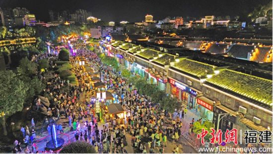 泰宁古城人潮涌动。泰宁县融媒体中心供图 泰宁古城人潮涌动。泰宁县融媒体中心供图