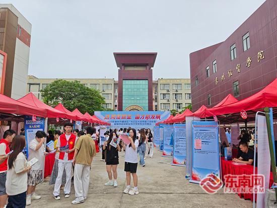招聘会现场。东南网记者 施远圻 摄 招聘会现场。东南网记者 施远圻 摄