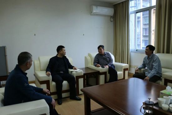 刑侦支队邀请退休老专家李祥华参与命案积案攻坚,为案件侦破提供关键经验支撑 刑侦支队邀请退休老专家李祥华参与命案积案攻坚,为案件侦破提供关键经验支撑