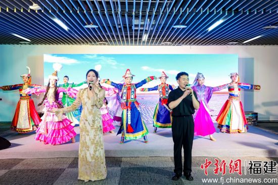 6月14日晚,“青春丝路·厦遇陇原”甘肃文旅(厦门大学)主题推介活动在厦大科学艺术中心举行。(主办方 供图) 6月14日晚,“青春丝路·厦遇陇原”甘肃文旅(厦门大学)主题推介活动在厦大科学艺术中心举行。(主办方 供图)