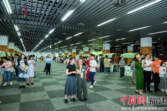 6月14日晚,厦门大学师生参与主题推介活动。(主办方 供图) 6月14日晚,厦门大学师生参与主题推介活动。(主办方 供图)