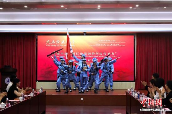 图为中越青年对话会现场。陈筱摄 图为中越青年对话会现场。陈筱摄