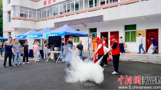 活动现场开展消防安全演练 活动现场开展消防安全演练