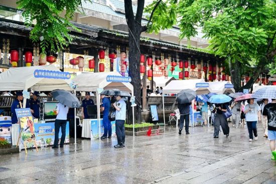 福建举办“安全宣传咨询日”活动(福建省应急厅供图) 福建举办“安全宣传咨询日”活动(福建省应急厅供图)
