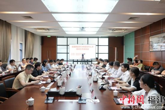 全国西医学习中医骨干人才培训启动会17日在福建中医药大学旗山校区举行。福建中医药大学供图 全国西医学习中医骨干人才培训启动会17日在福建中医药大学旗山校区举行。福建中医药大学供图