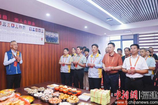 海内外六桂宗亲缅怀先祖。福清市六桂文化促进会供图 海内外六桂宗亲缅怀先祖。福清市六桂文化促进会供图