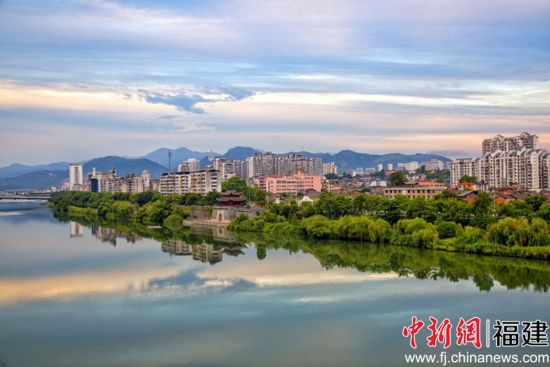 图为一河两岸。沙县区水利局供图 图为一河两岸。沙县区水利局供图