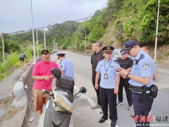 图为执法现场。清流县农水局供图 图为执法现场。清流县农水局供图