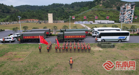 武警福建总队南平支队闻令而动,迅速启动应急响应机制。 武警福建总队南平支队闻令而动,迅速启动应急响应机制。