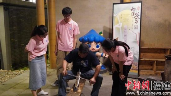 ���Ŵ����Դ�����Ҷ��չʾտ¬������ĥ�¡�����